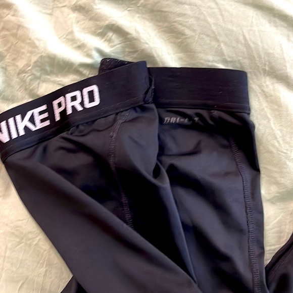 Nike Pro Leggings - Picture 2 of 5